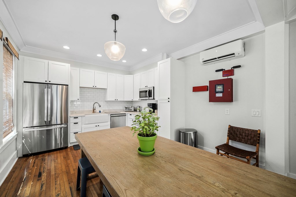 20 4th St, 32320