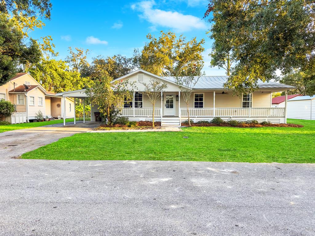 206 10th St, Port St. Joe 32456