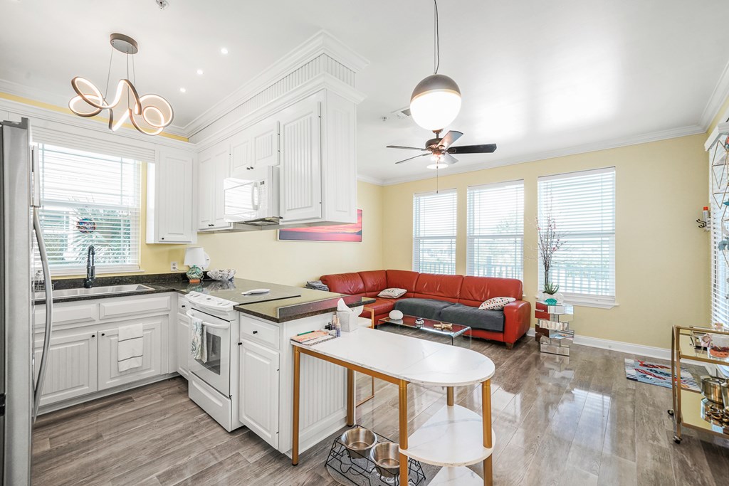 1120 15th St # e, 32456 Unit: 3-e