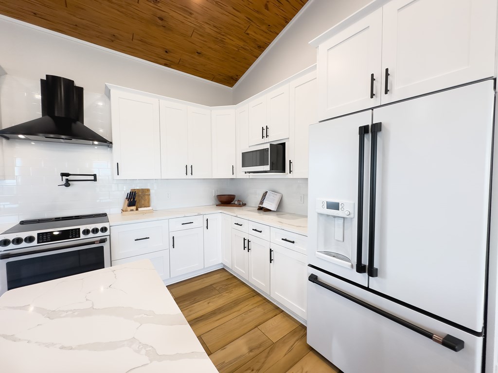 185 Swirly Sun Dr, 32456