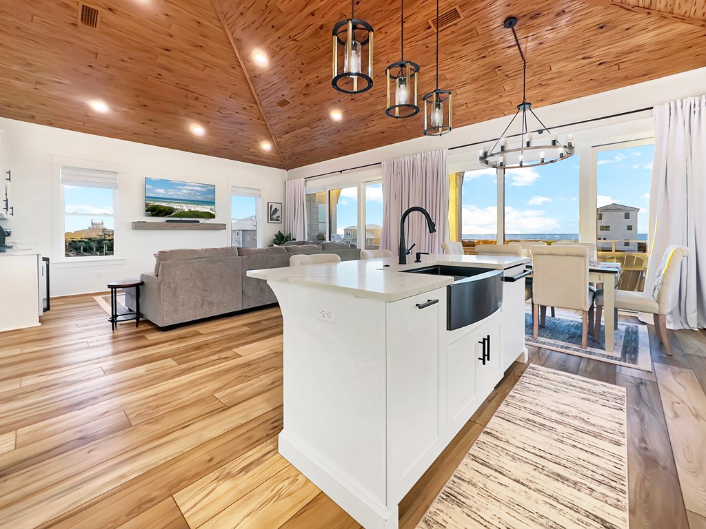 185 Swirly Sun Dr, 32456