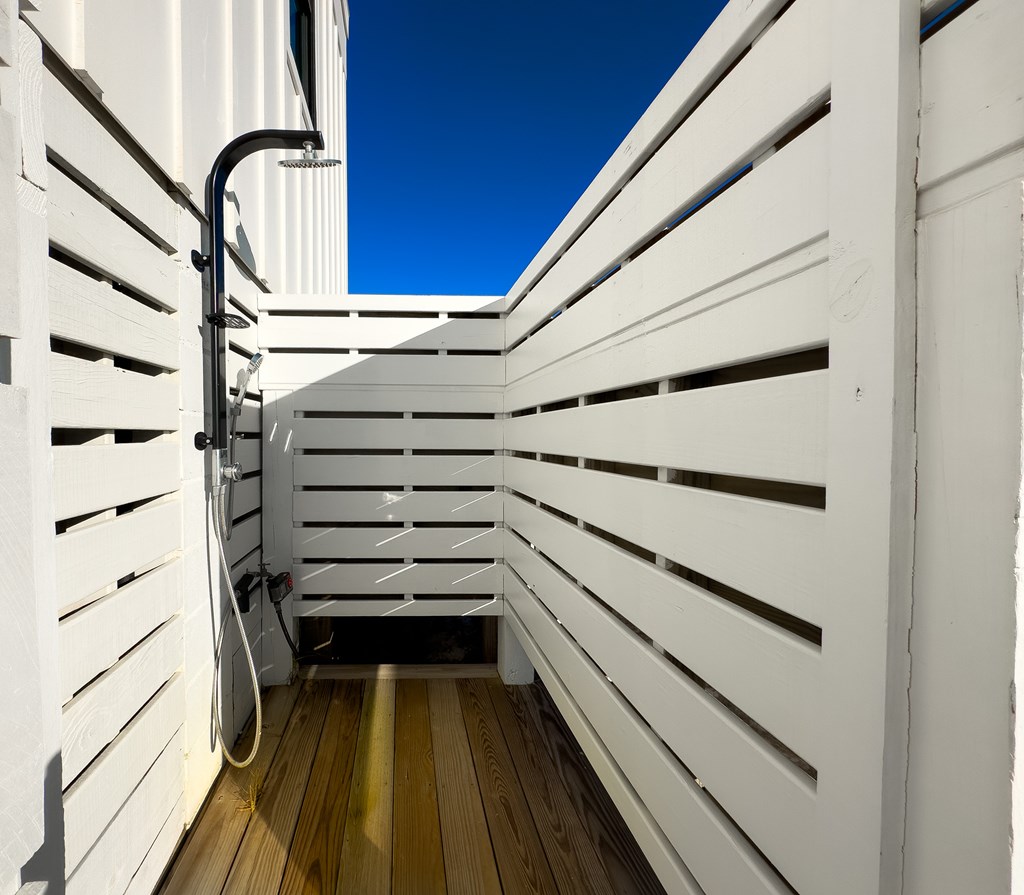 185 Swirly Sun Dr, 32456