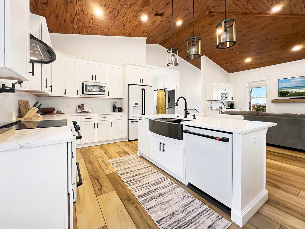 185 Swirly Sun Dr, 32456