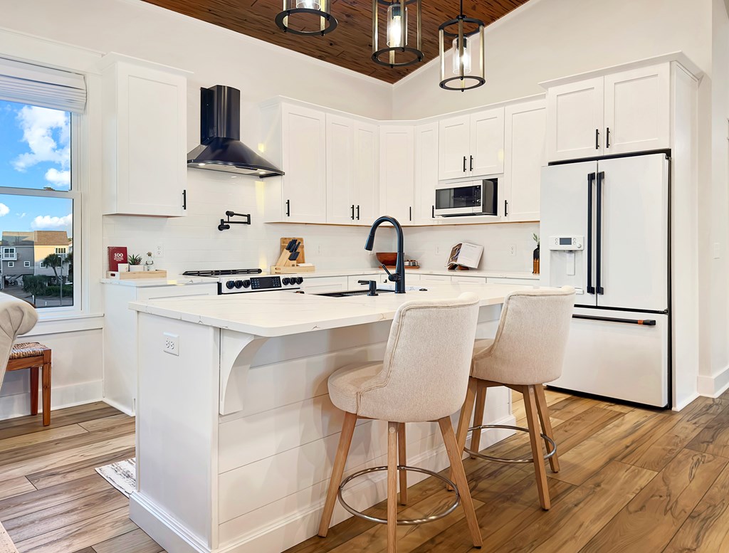 185 Swirly Sun Dr, 32456