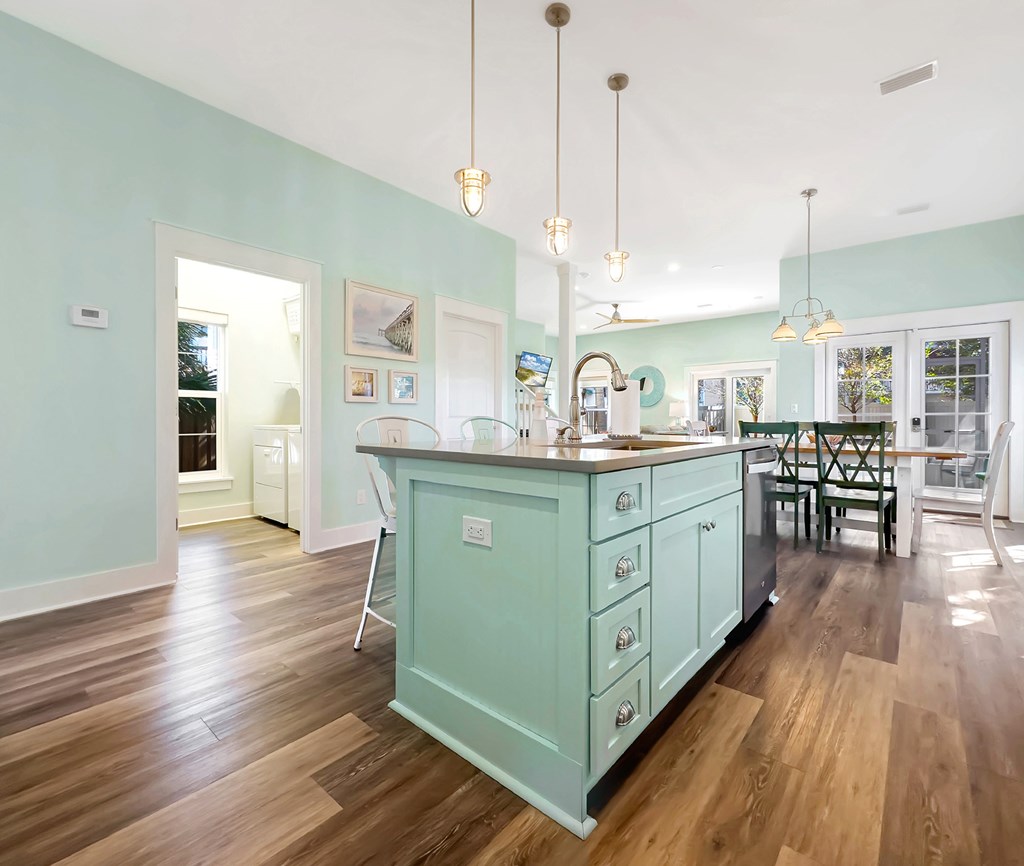 104 N 35th St, 32456