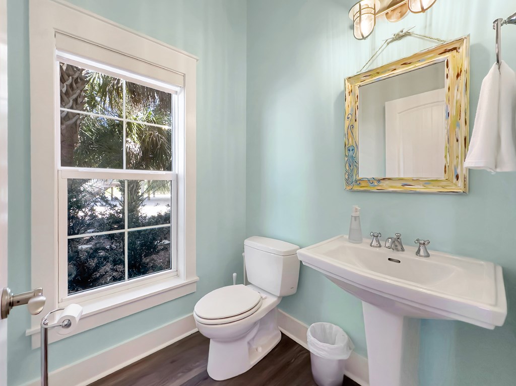 104 N 35th St, 32456