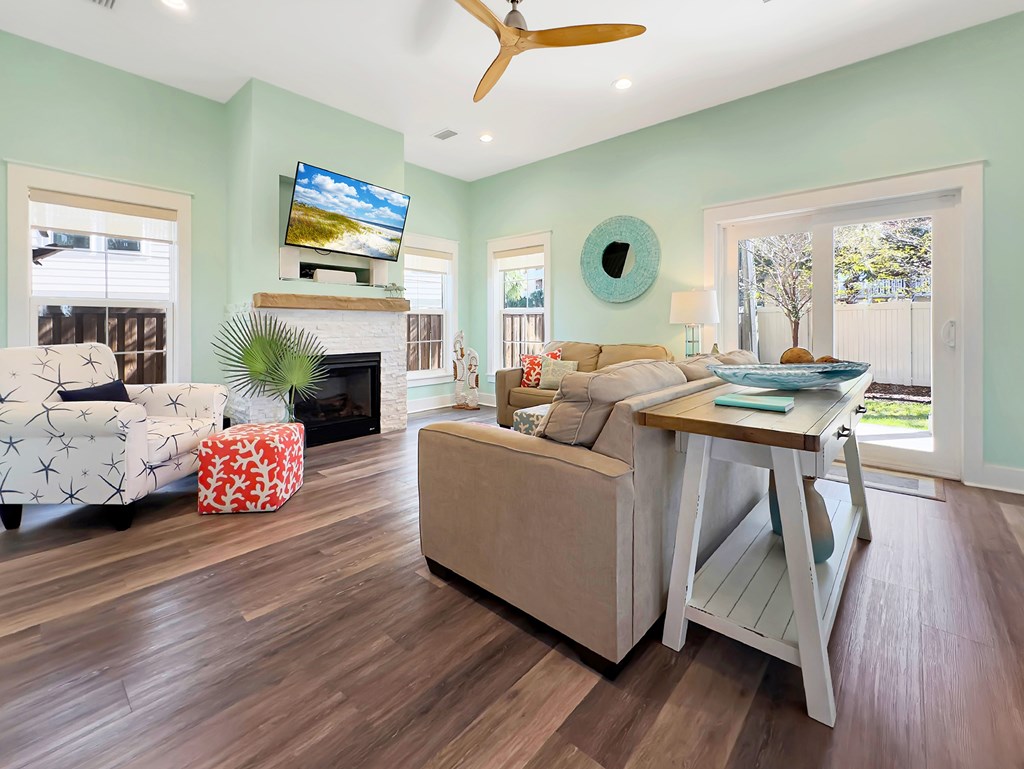 104 N 35th St, 32456