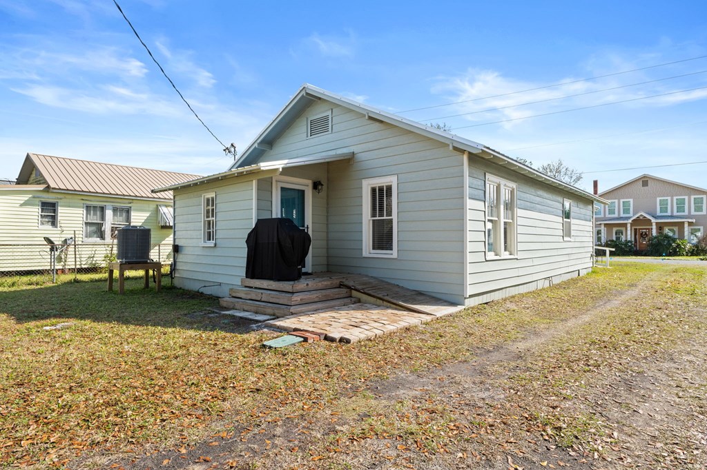 509 8th St, Port St. Joe 32456