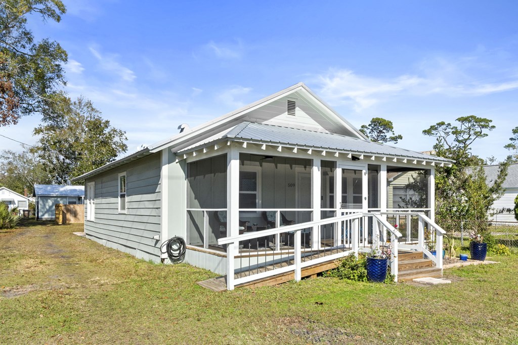 509 8th St, Port St. Joe 32456