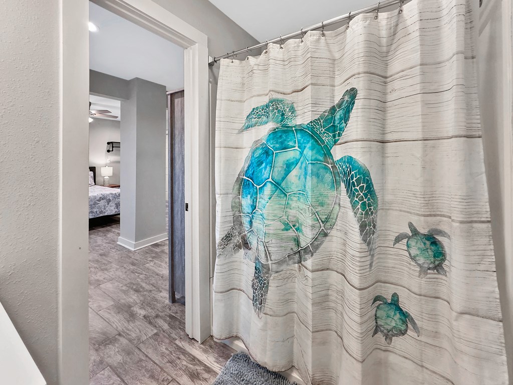 7590 Shoreline Dr, 32456