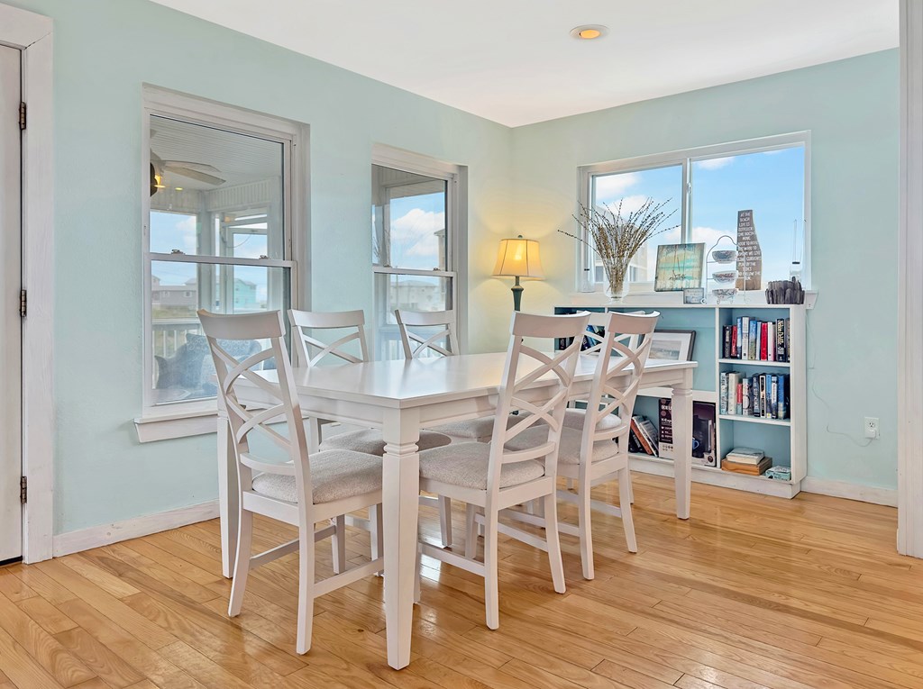 7590 Shoreline Dr, 32456