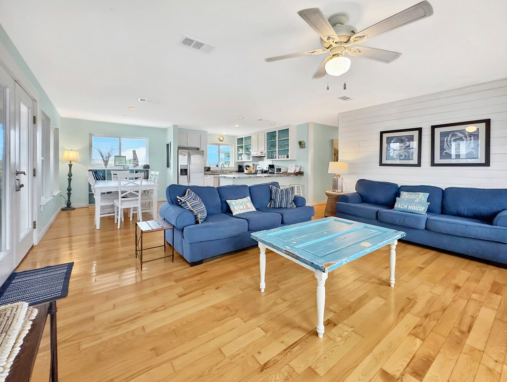 7590 Shoreline Dr, 32456