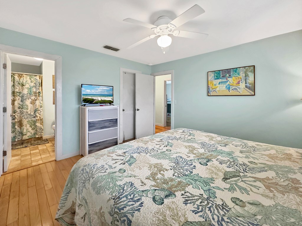 7590 Shoreline Dr, 32456