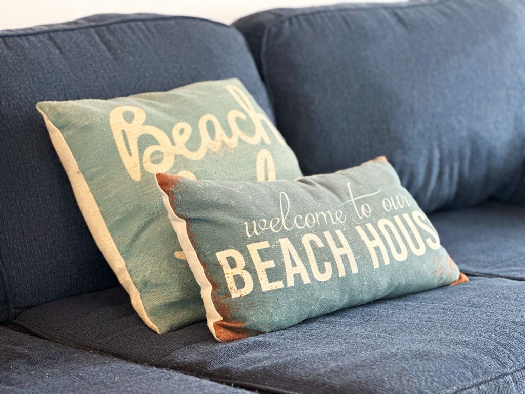 7590 Shoreline Dr, 32456