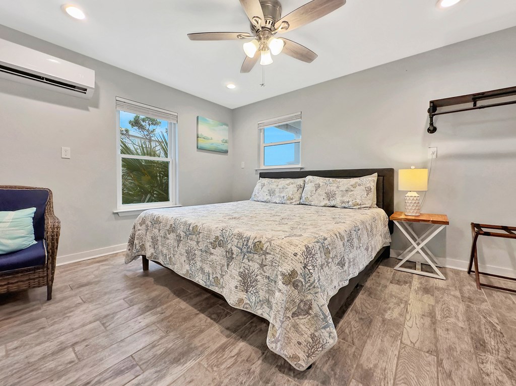 7590 Shoreline Dr, 32456