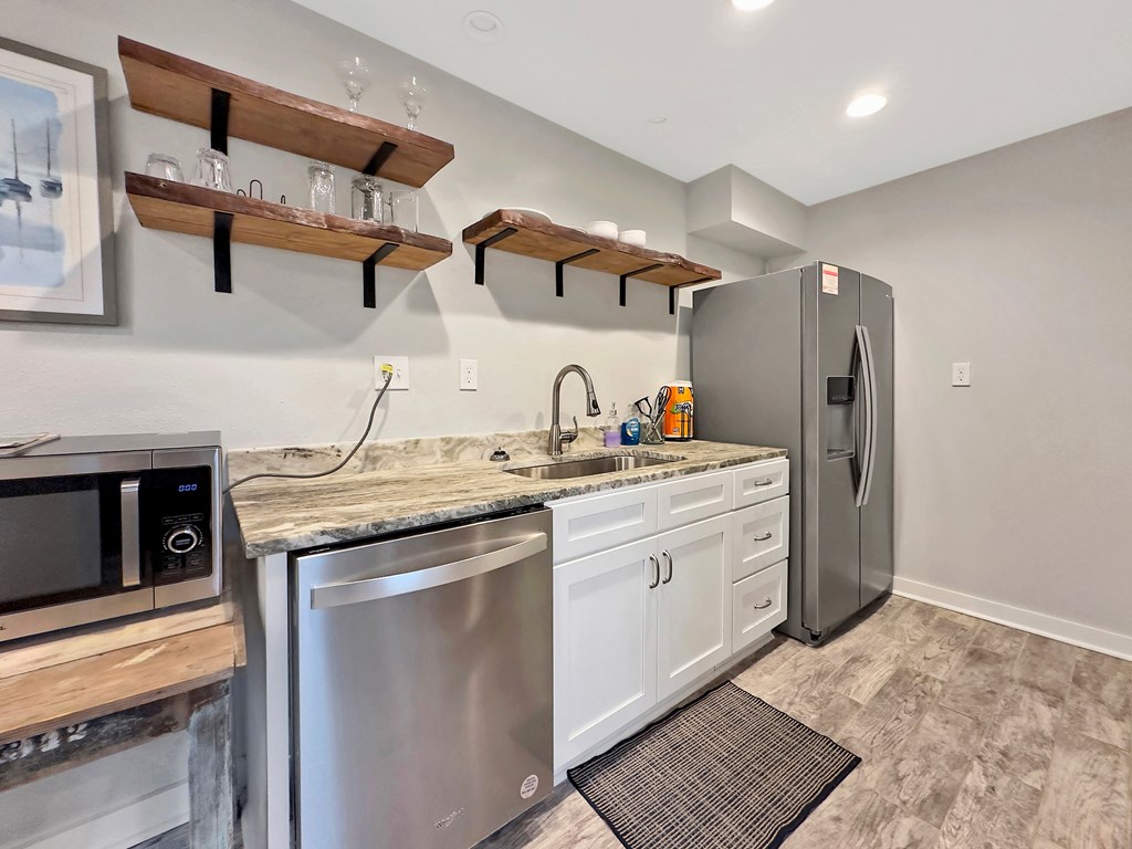 7590 Shoreline Dr, 32456