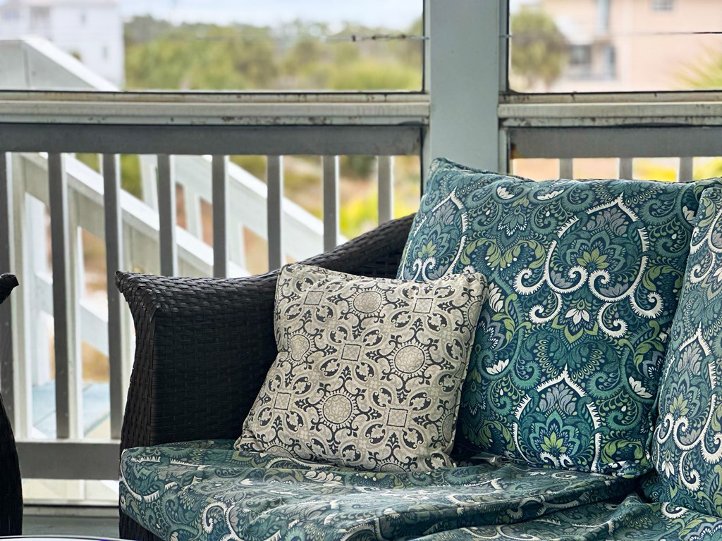 7590 Shoreline Dr, 32456