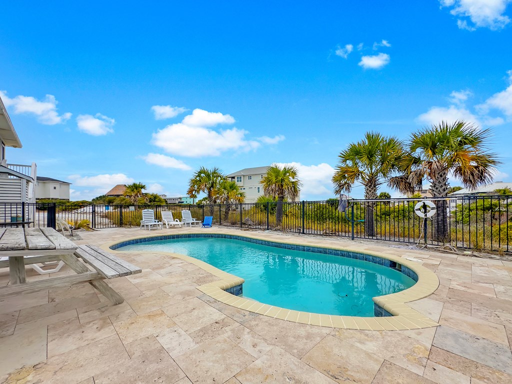 7590 Shoreline Dr, 32456