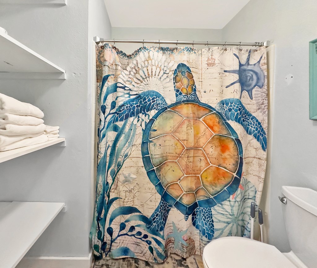 7590 Shoreline Dr, 32456