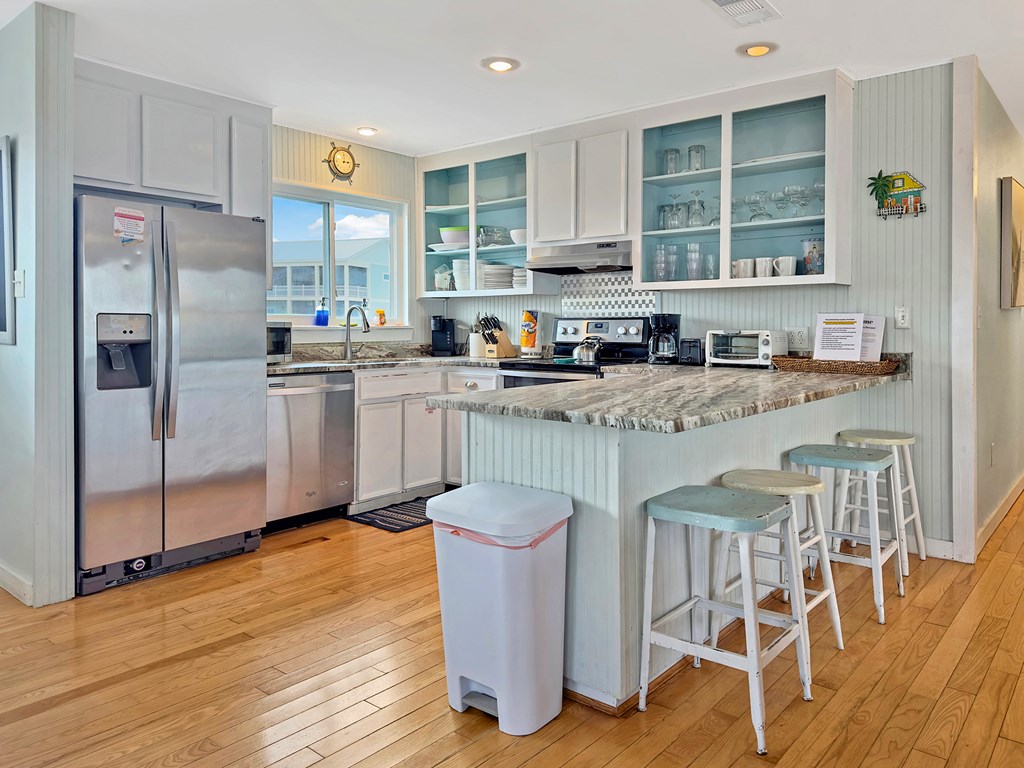 7590 Shoreline Dr, 32456