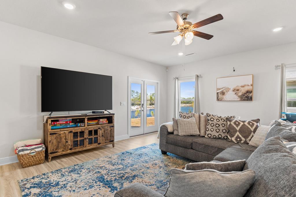 889 Backwater Rd, Port St. Joe 32456