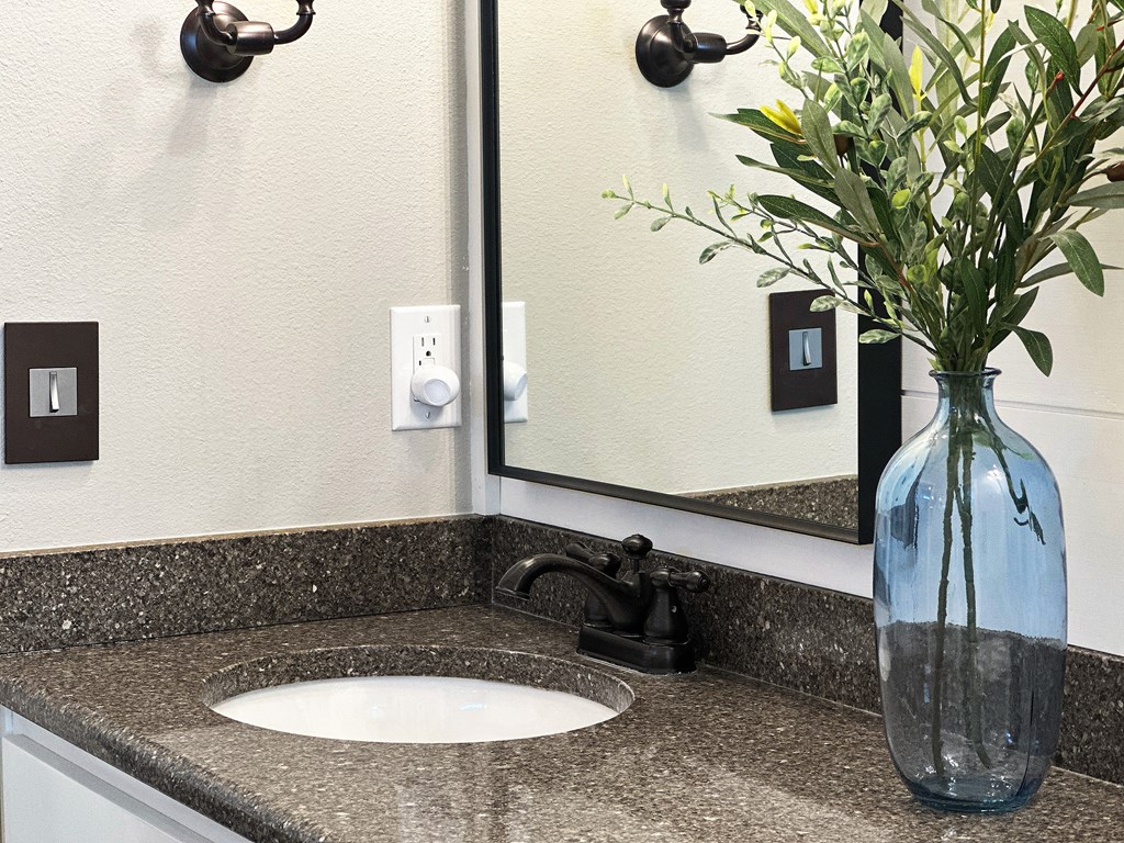 103 S Echo Ln, 32456