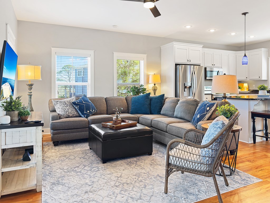 103 S Echo Ln, 32456