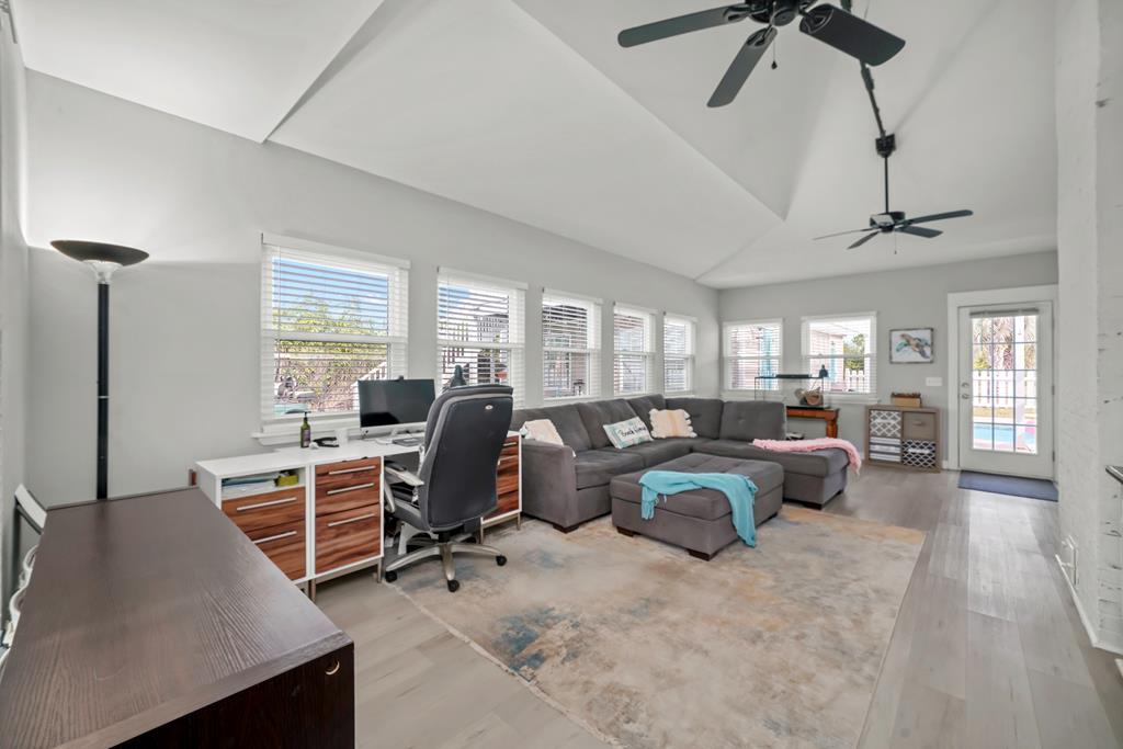 78 1st St, 32456