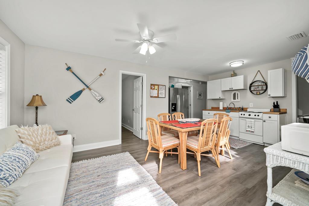 78 1st St, 32456