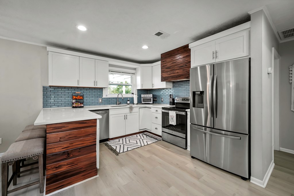 78 1st St, 32456