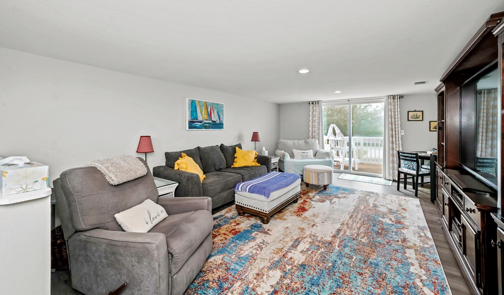 78 1st St, 32456