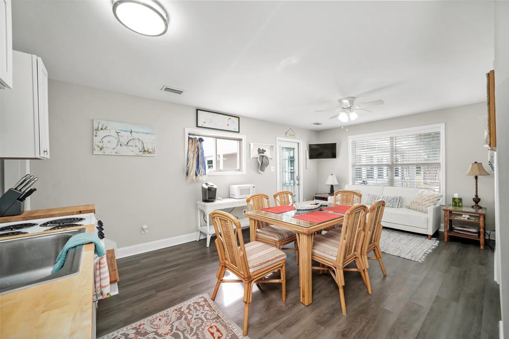 78 1st St, 32456