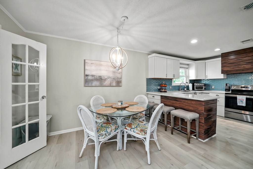78 1st St, 32456