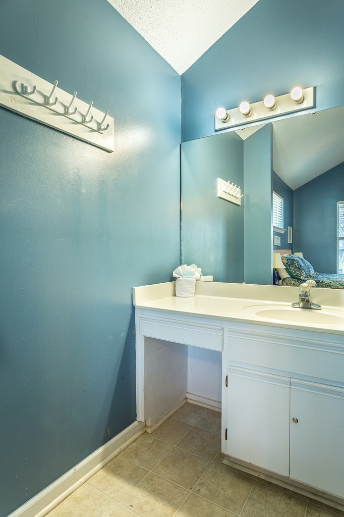 125 Parkside Cir, 32456