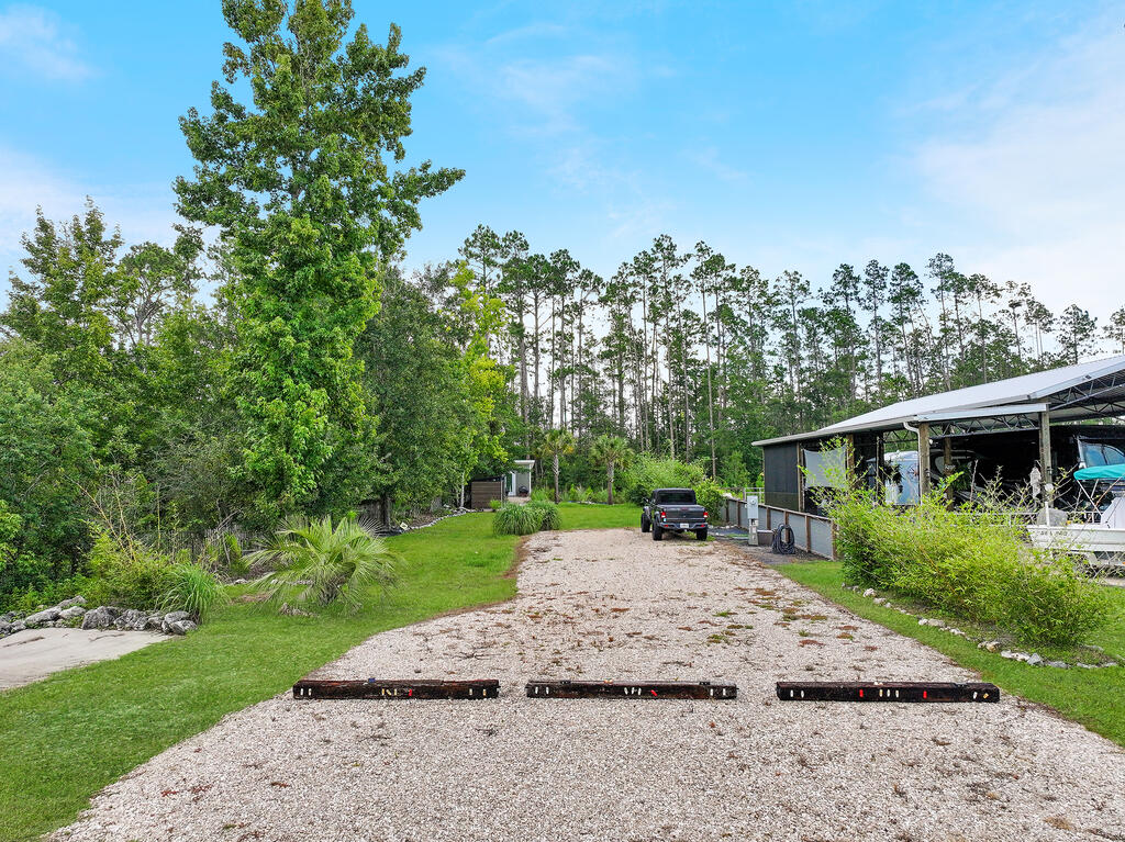 385 Sealy Dr, 32465