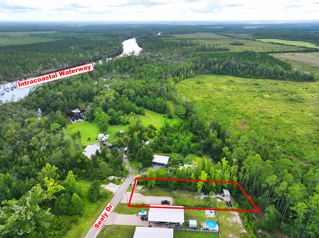 385 Sealy Dr, 32465
