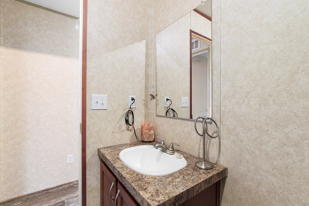 385 Sunshine Rd, 32456