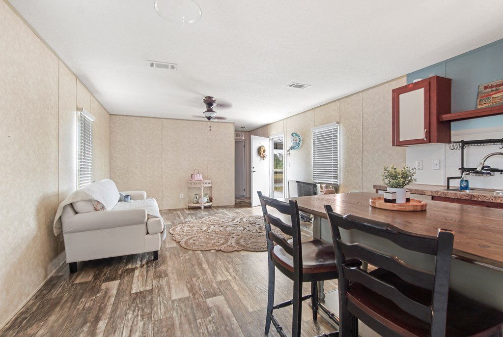 385 Sunshine Rd, 32456