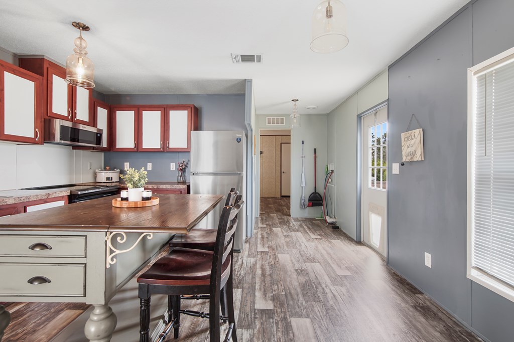 385 Sunshine Rd, 32456