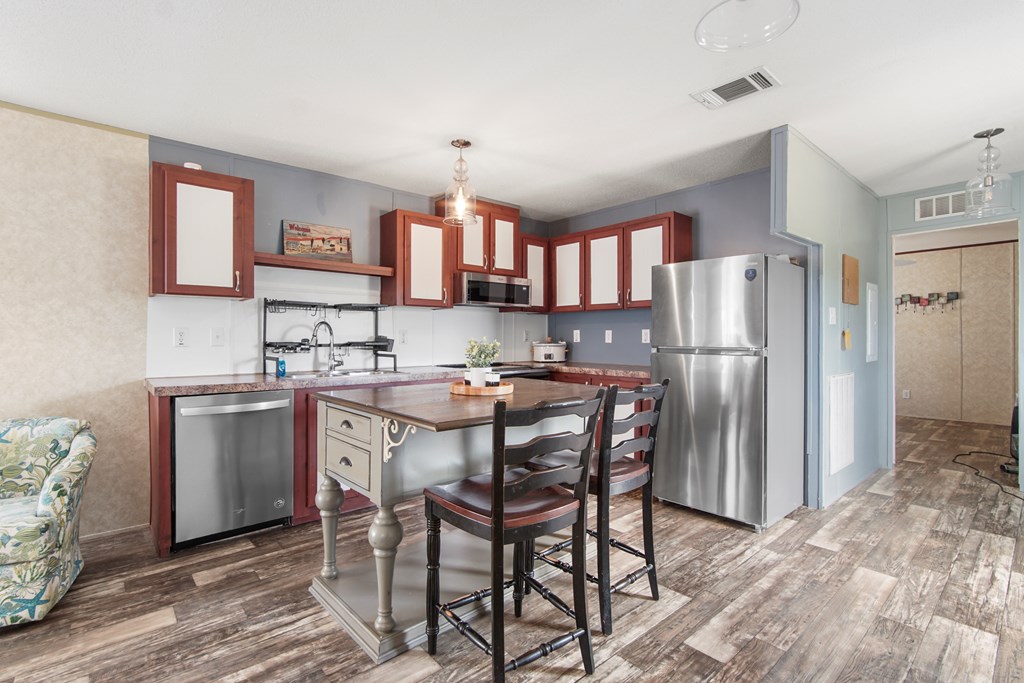 385 Sunshine Rd, 32456