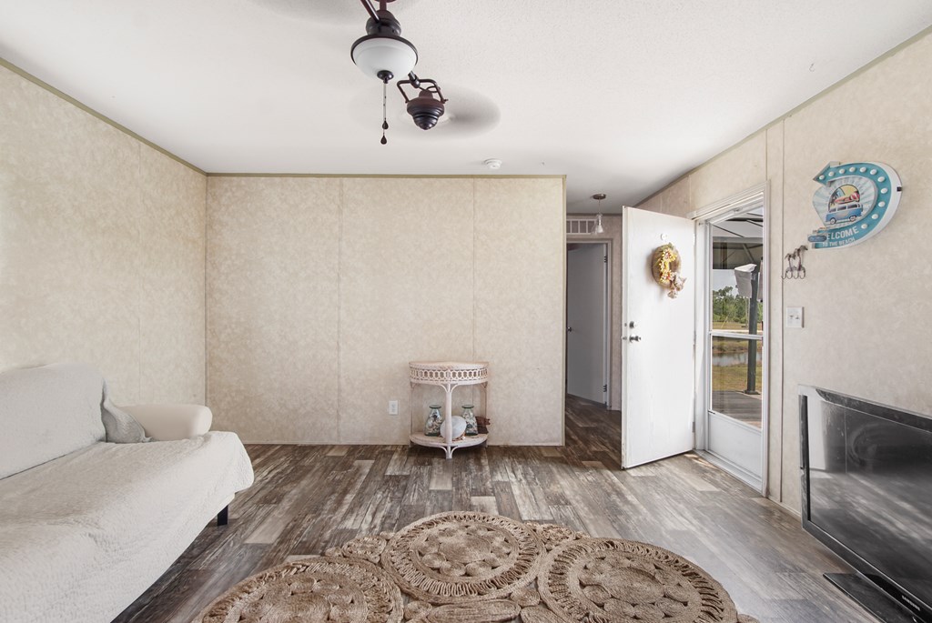 385 Sunshine Rd, 32456