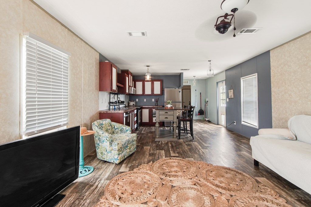 385 Sunshine Rd, 32456