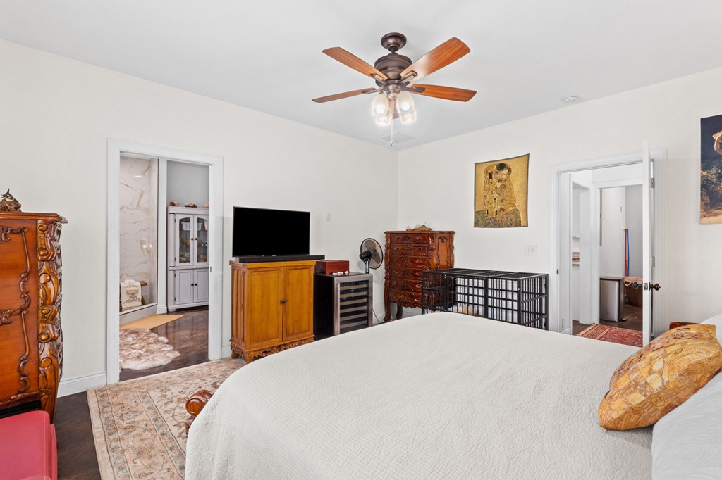 242 15th St, 32320
