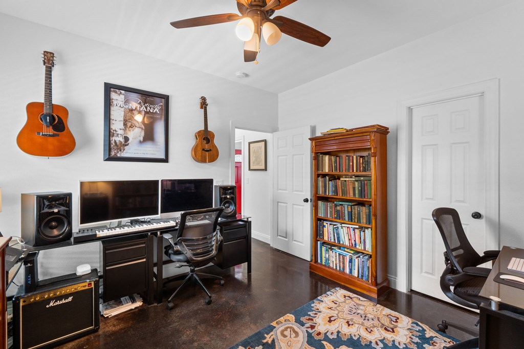 242 15th St, 32320