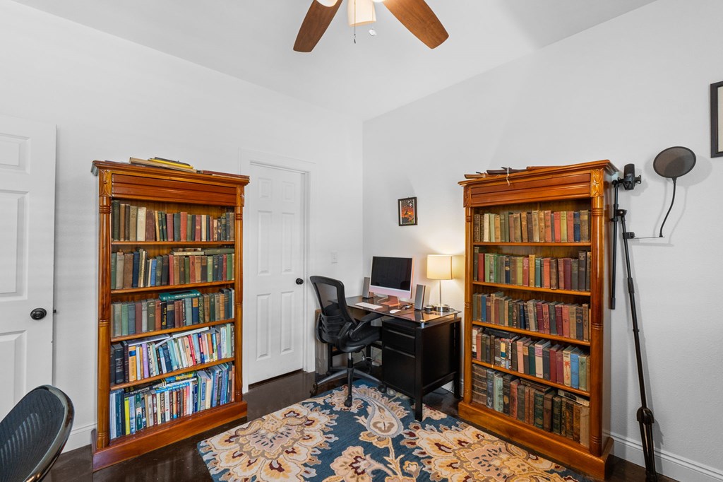 242 15th St, 32320