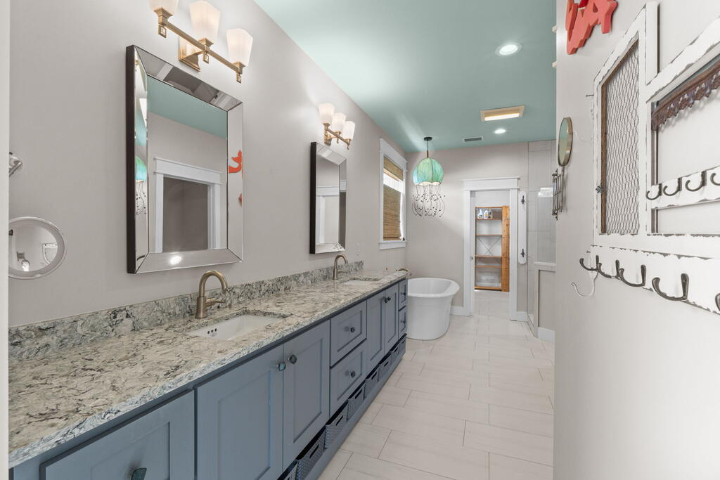 180 Pilot Dr, Port St. Joe 32456