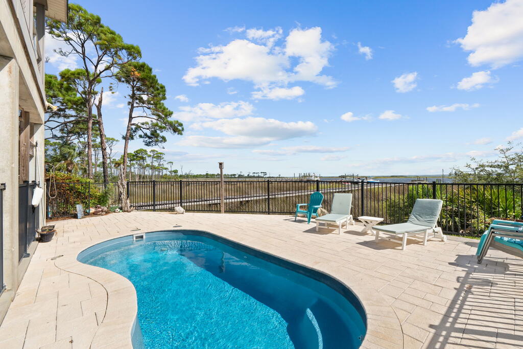 180 Pilot Dr, Port St. Joe 32456