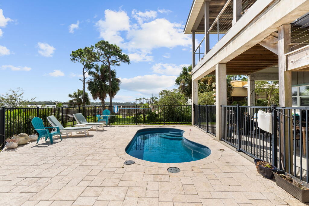 180 Pilot Dr, Port St. Joe 32456