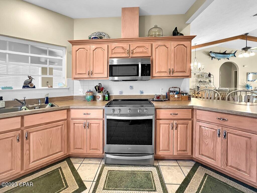 713 Gulf Aire Drive