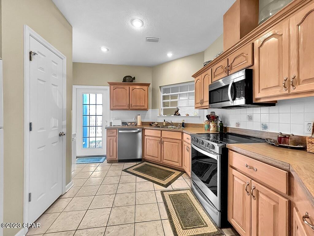 713 Gulf Aire Drive